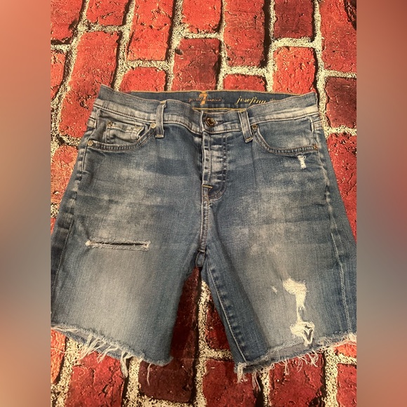 7 for all Mankind Josefina cut off jeans shorts
Size 25 inseam cutoff to 7” - Picture 3 of 7